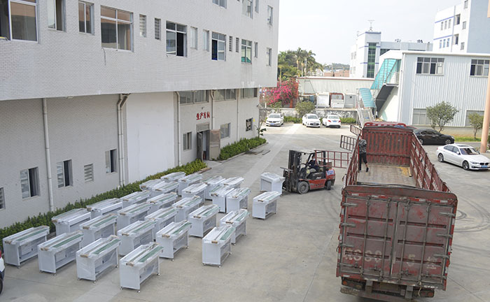 灌膠機(jī).jpg 灌膠機(jī).jpg